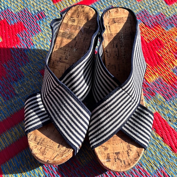 Montego Bay Club cork wedges ~Navy/white stripe elastic top size 7.5/8 - Picture 7 of 7